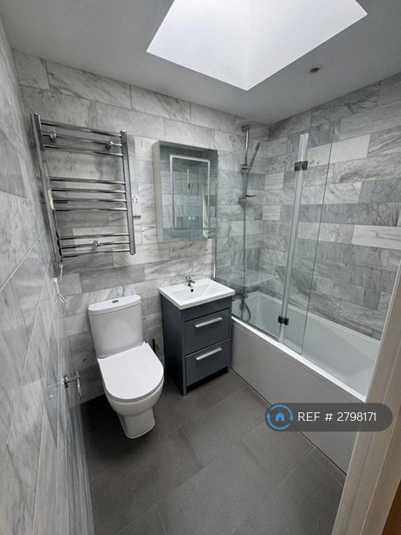 En-Suite Bathroom