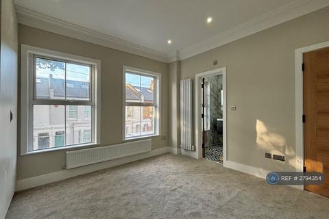 3 bedroom maisonette to rent, Goldsboro Road, London, SW8