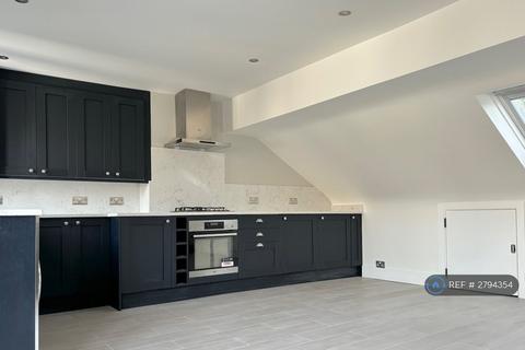 3 bedroom maisonette to rent, Goldsboro Road, London, SW8