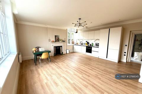 2 bedroom flat to rent, Chapel Place, Ramsgate, CT11