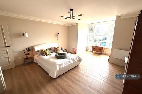 2 bedroom flat to rent, Chapel Place, Ramsgate, CT11