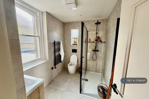 2 bedroom flat to rent, Chapel Place, Ramsgate, CT11
