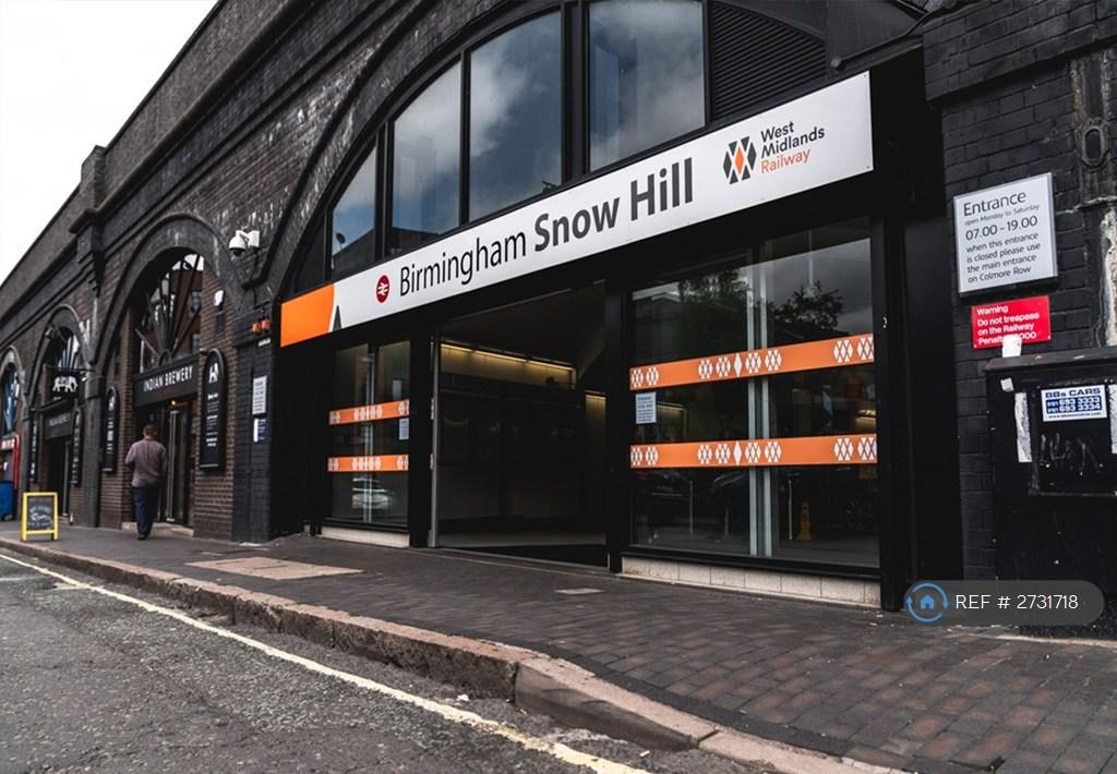 Snow Hill 8 Min Walk