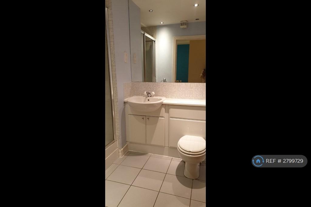 Second  En-Suite Bathroom