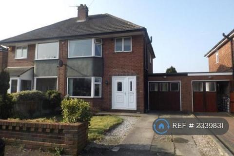 3 bedroom semi-detached house to rent, Sandringham Avenue, Leyland, PR25