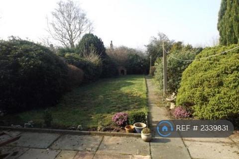 3 bedroom semi-detached house to rent, Sandringham Avenue, Leyland, PR25