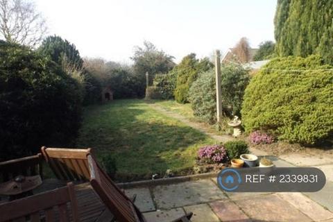 3 bedroom semi-detached house to rent, Sandringham Avenue, Leyland, PR25