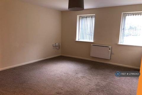 2 bedroom flat to rent, Park Rise, Manchester, M16