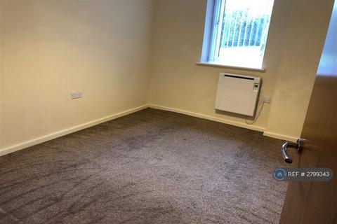 2 bedroom flat to rent, Park Rise, Manchester, M16