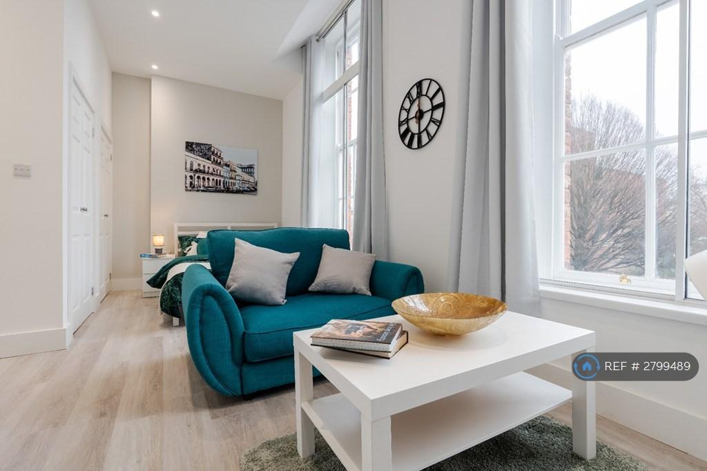 Living/Sleeping Area