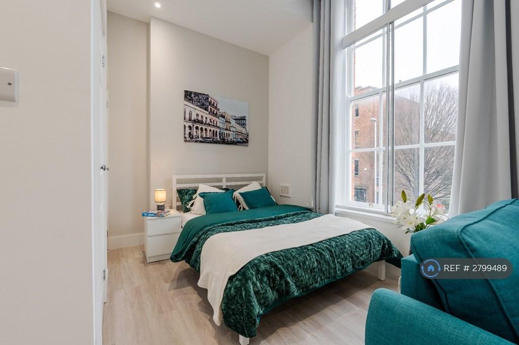 Living/Sleeping Area