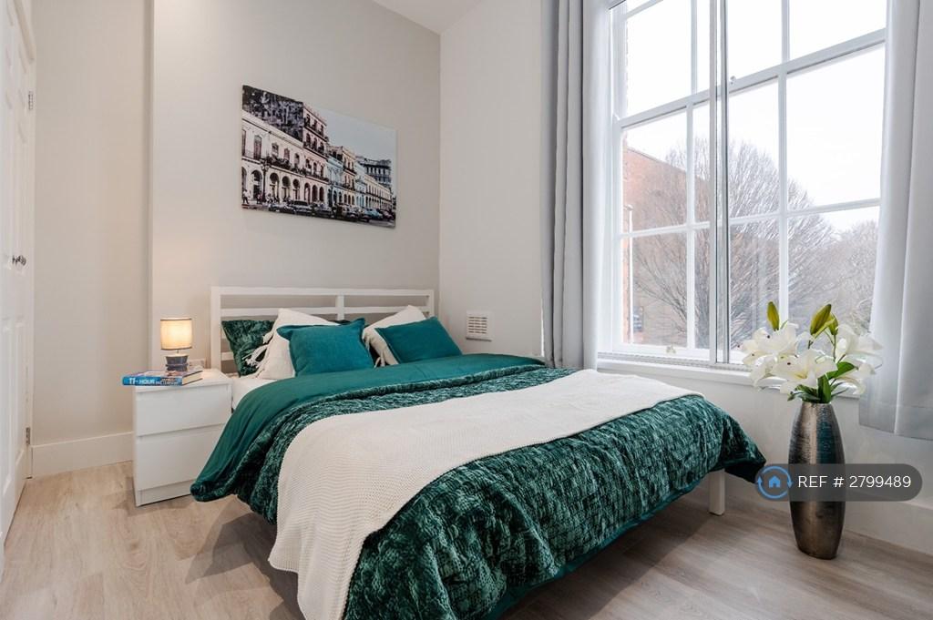 Living/Sleeping Area