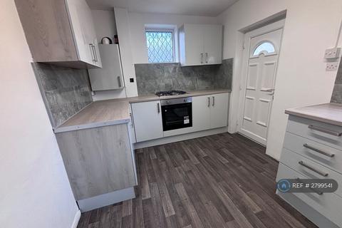 2 bedroom semi-detached house to rent, Rosthwaite Close, Manchester, M24