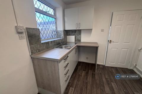 2 bedroom semi-detached house to rent, Rosthwaite Close, Manchester, M24