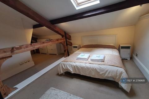 undefined, Royal Drive, London, N11