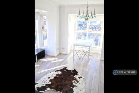2 bedroom flat to rent, Audley Drive, London, E16