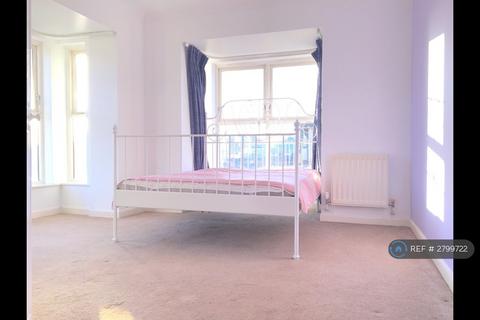 2 bedroom flat to rent, Audley Drive, London, E16