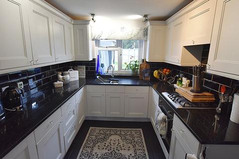 4 bedroom semi-detached house for sale, Canterbury Road, Harrow