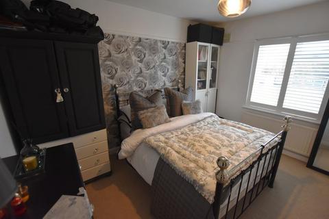 4 bedroom semi-detached house for sale, Canterbury Road, Harrow