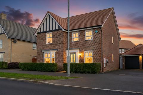 4 bedroom detached house for sale, Buttermere Gardens, Hockley SS5