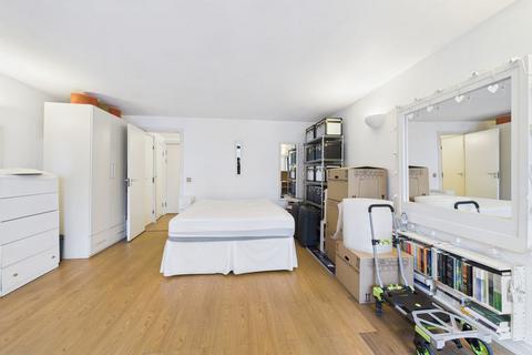 Studio for sale, Burrells Wharf Square, London