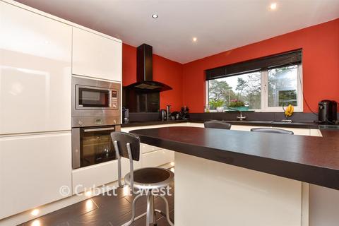 4 bedroom detached house for sale, Tanglewood Close, Croydon CR0
