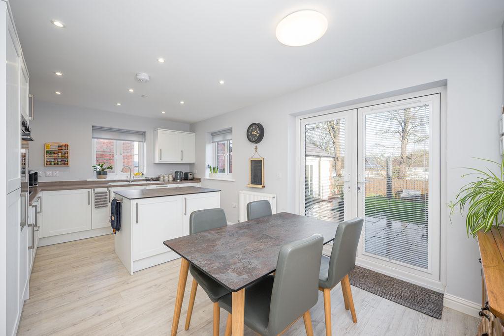 Kitchen / Dining...