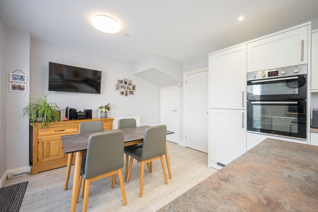 Kitchen / Dining...