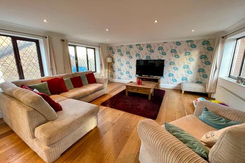 4 bedroom detached house for sale, Bellerby Rise, Luton, Bedfordshire, LU4 9DU