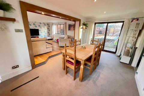 4 bedroom detached house for sale, Bellerby Rise, Luton, Bedfordshire, LU4 9DU