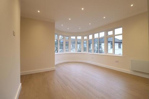 3 bedroom apartment to rent, Edgware HA8