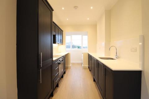 3 bedroom apartment to rent, Edgware HA8