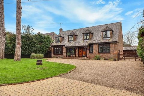 3 bedroom detached house for sale, Tydcombe Road, Warlingham, CR6 9LU