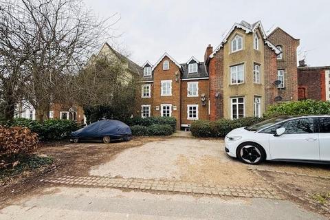 2 bedroom flat to rent - Upton Park, Slough, Buckinghamshire, SL1 2DA