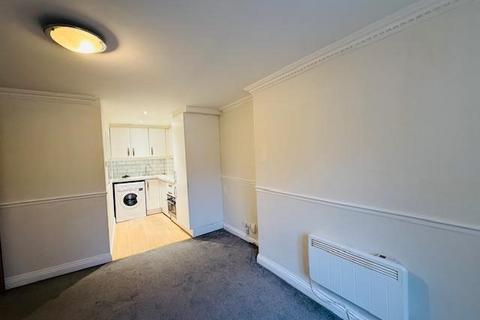 2 bedroom flat to rent, Upton Park, Slough, Buckinghamshire, SL1 2DA