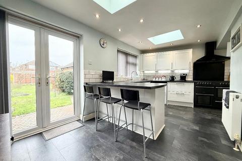 4 bedroom semi-detached house for sale, Uplands, Sundon Park, Luton, Bedfordshire, LU3 3HG