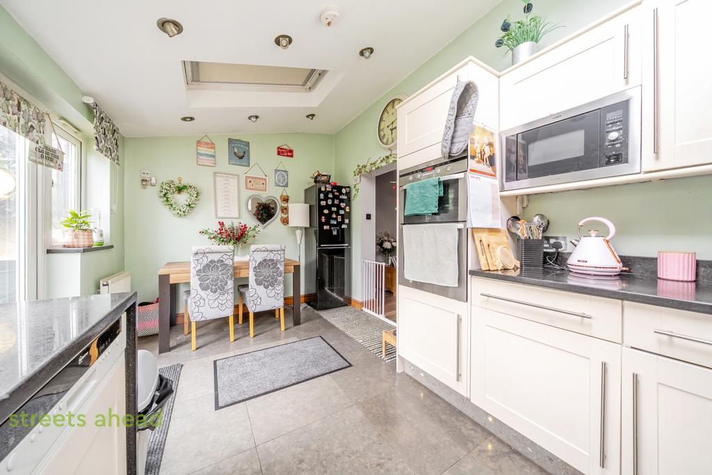 97602b39-6a5d-408...