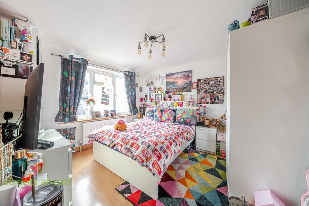 2f29f8ed-7875-470...