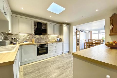 undefined, Llys Y Felin, Kidwelly