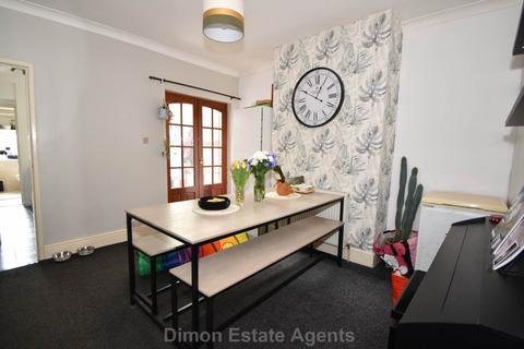 4 bedroom terraced house for sale, Queens Road, Gosport