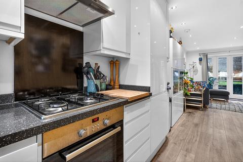 2 bedroom end of terrace house for sale, Kirkdale, London, SE26