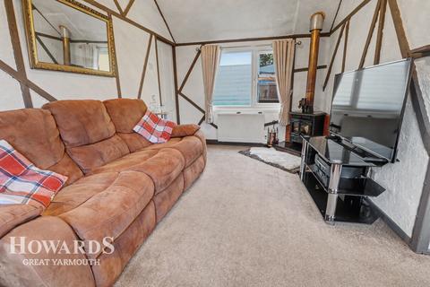 2 bedroom detached bungalow for sale, St Marys Road, Hemsby