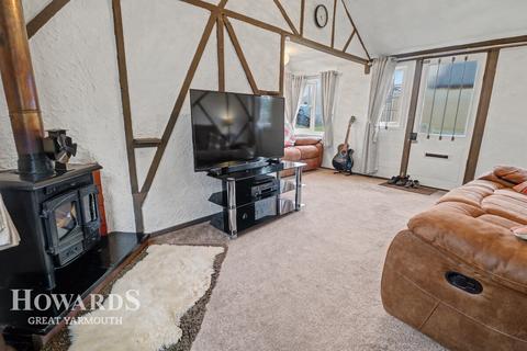 2 bedroom detached bungalow for sale, St Marys Road, Hemsby