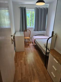 1 bedroom in a flat share to rent, Copley Close, London W7