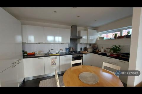 2 bedroom flat to rent, Solar House, London, N22