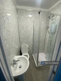 Studio to rent, Major Road, London, E15