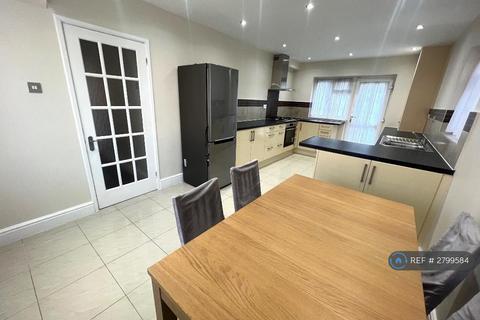 3 bedroom semi-detached house to rent, Ellement Close, Pinner, HA5