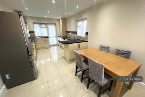 3 bedroom semi-detached house to rent, Ellement Close, Pinner, HA5