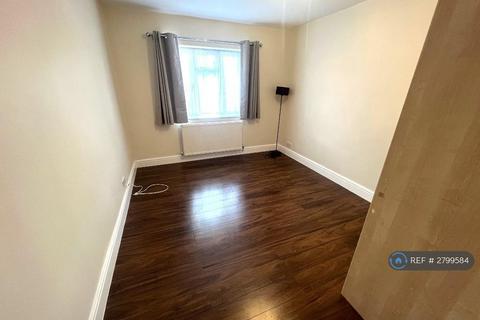 3 bedroom semi-detached house to rent, Ellement Close, Pinner, HA5