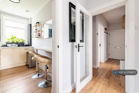 2 bedroom flat to rent, Royston Mains Crescent, Edinburgh, EH5